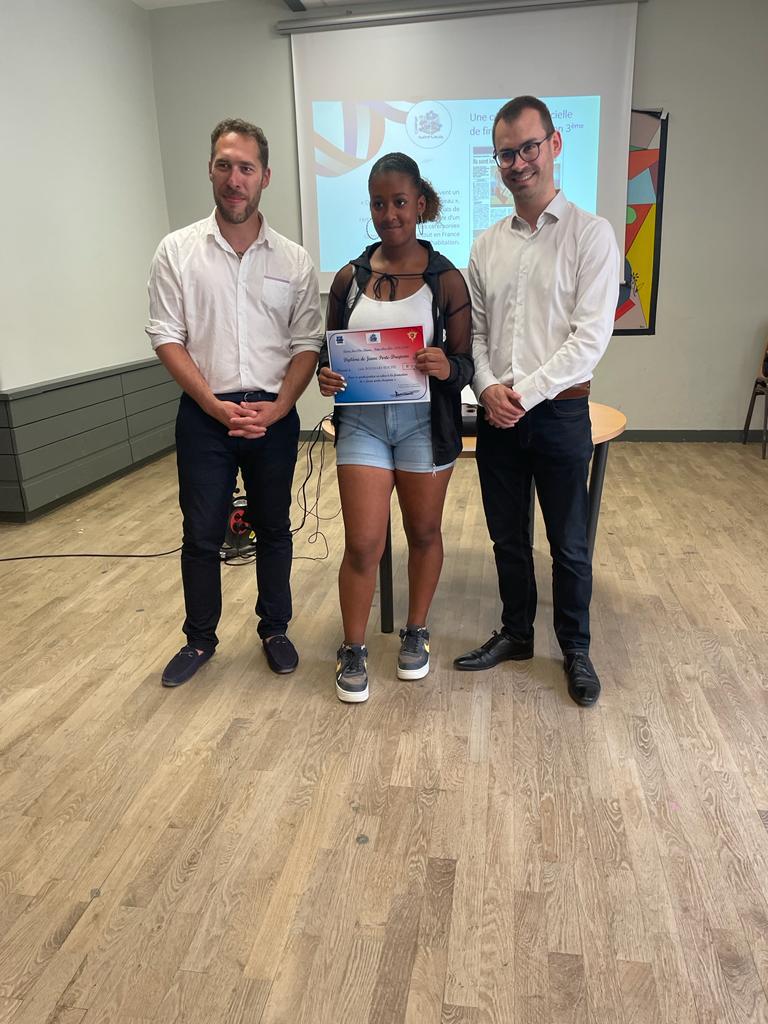 Remise école porte drapeaux 2022