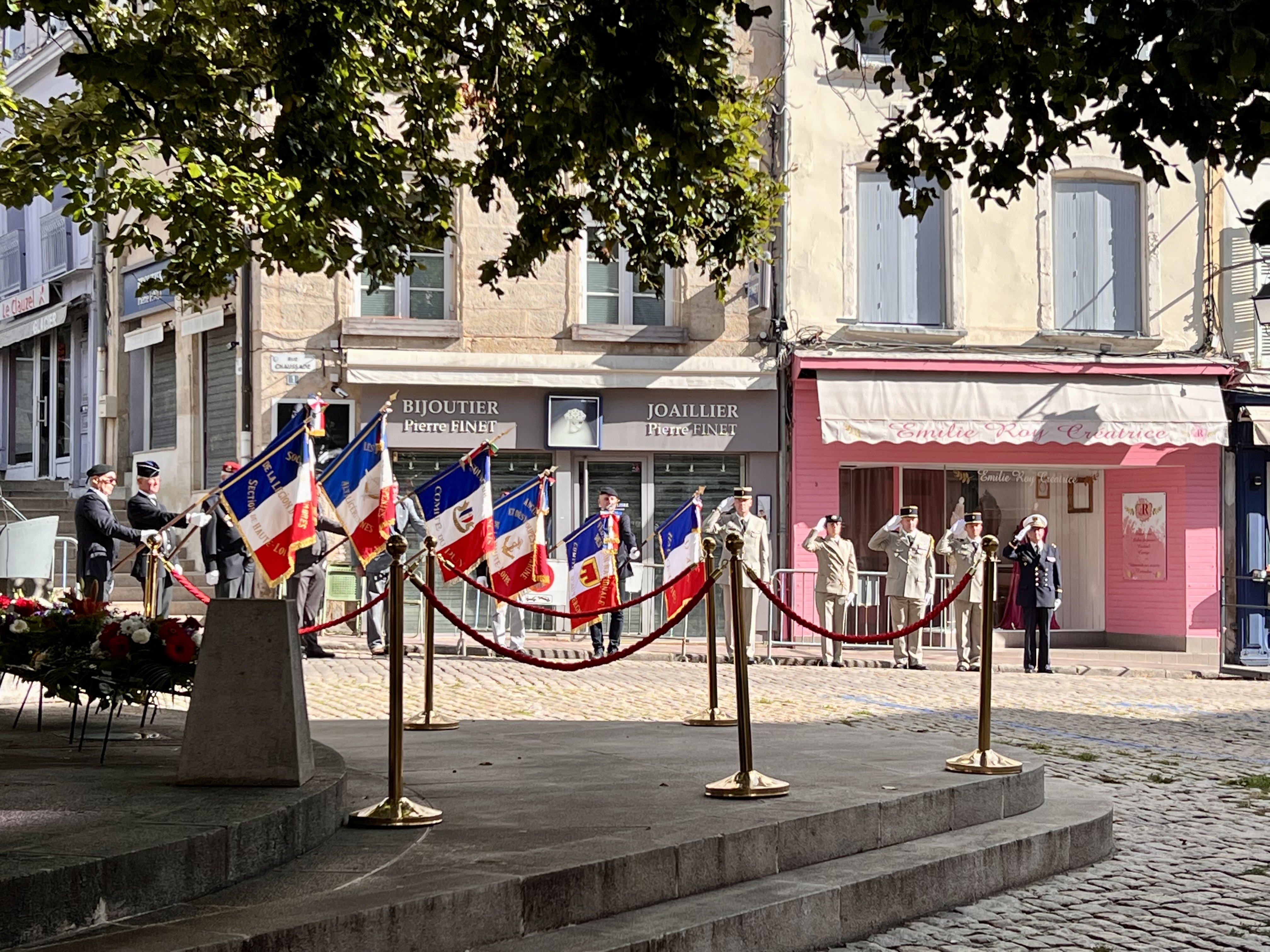 Cérémonie parachutistes