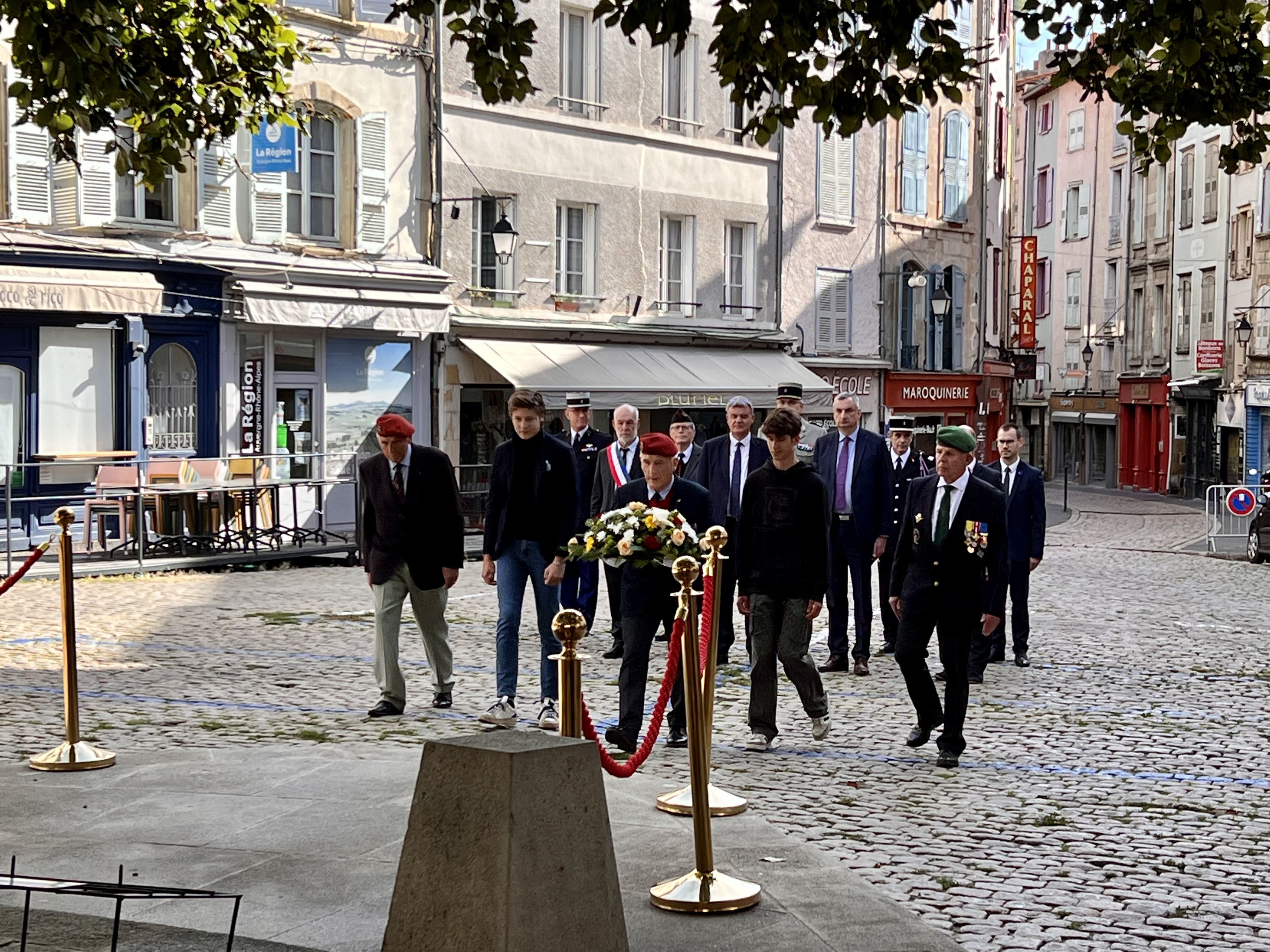 Cérémonie parachutistes