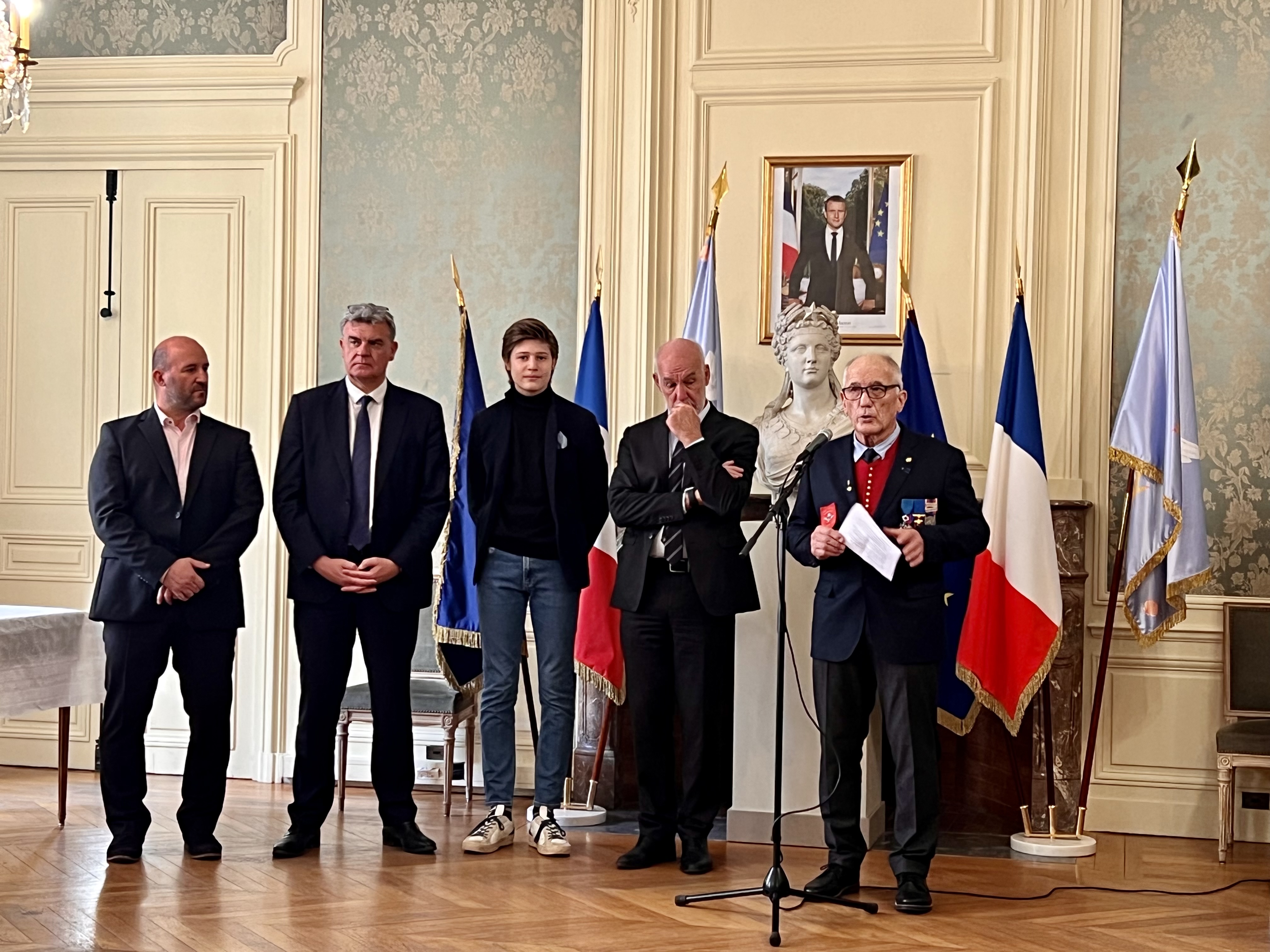 Cérémonie parachutistes