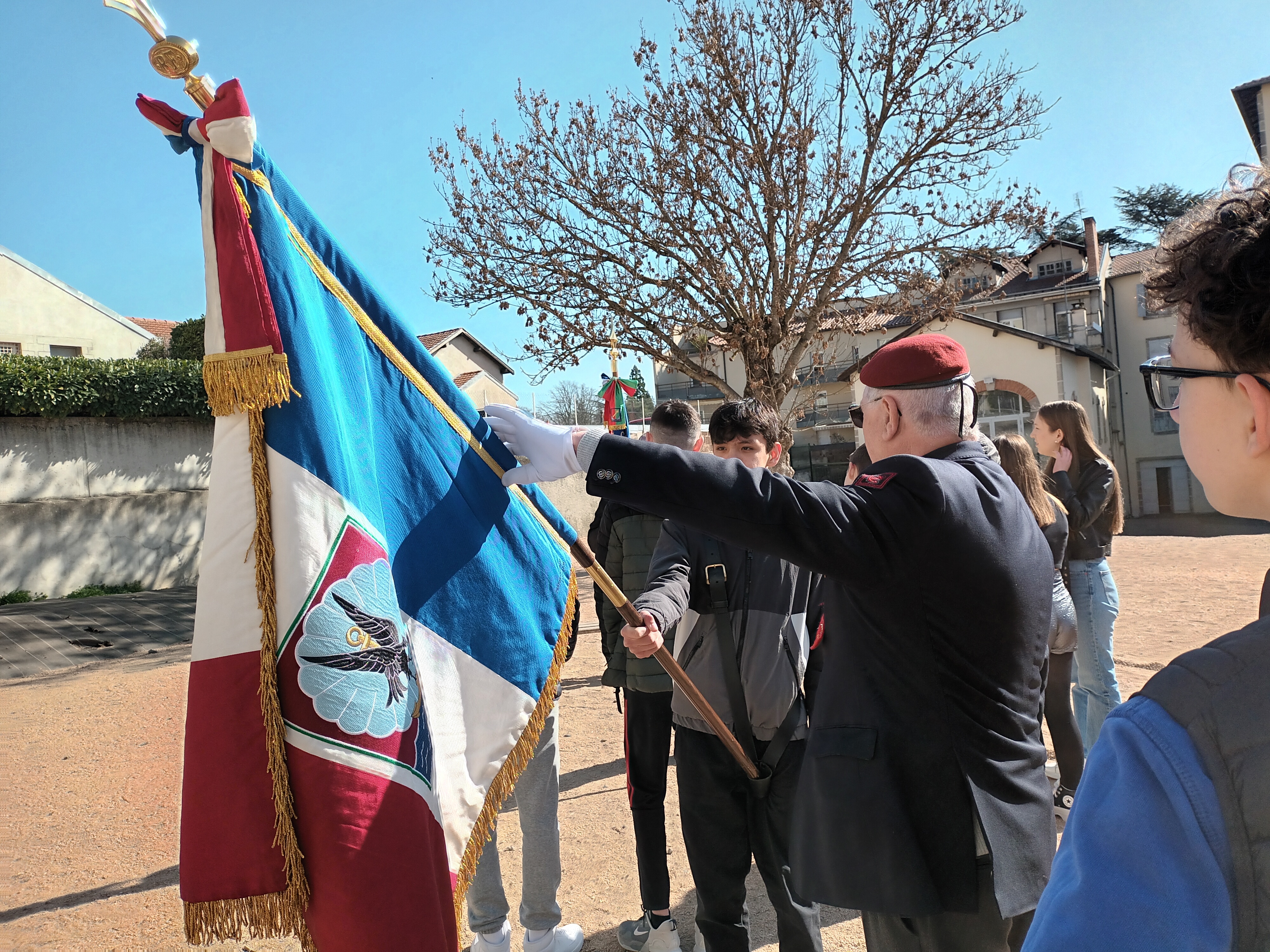 Formation Porte-drapeaux pour la classe défense
